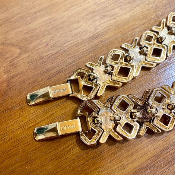 Vintage Monet Gold & Pearl XOX Statement Chocker Necklace and Bracelet Set - Picture 11 of 16